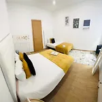 Rooms, Ideal Location For Tourists