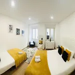 Rooms, Ideal Location For Tourists بيت شباب