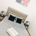 Rooms, Ideal Location For Tourists بيت شباب *