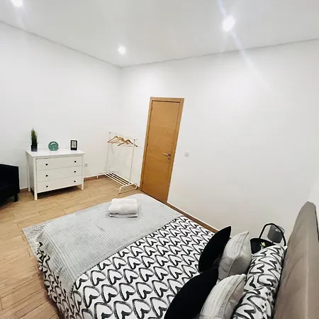 Rooms, Ideal Location For Tourists بيت شباب