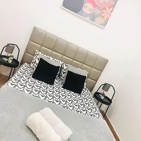 Rooms, Ideal Location For Tourists بيت شباب *
