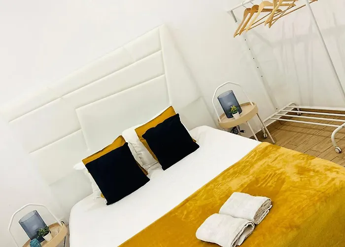Hostel Rooms, Ideal Location For Tourists