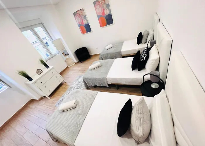 Rooms, Ideal Location For Tourists