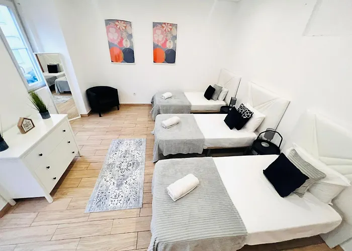 Rooms, Ideal Location For Tourists