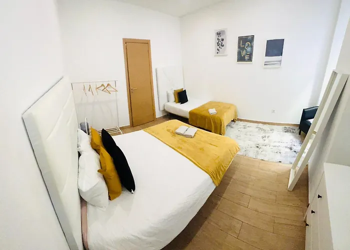 Rooms, Ideal Location For Tourists