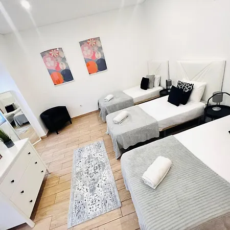 Hostel Rooms, Ideal Location For Tourists