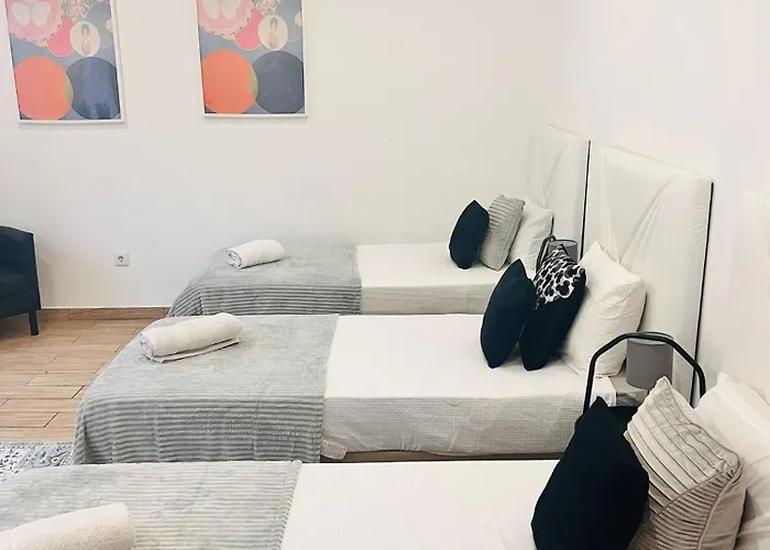 Rooms, Ideal Location For Tourists